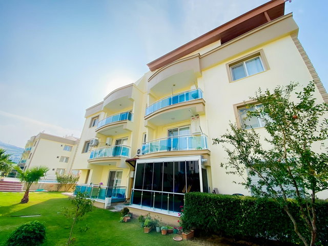 Yeni Foça da Havuzlu Sitede Kiralık 2+1
