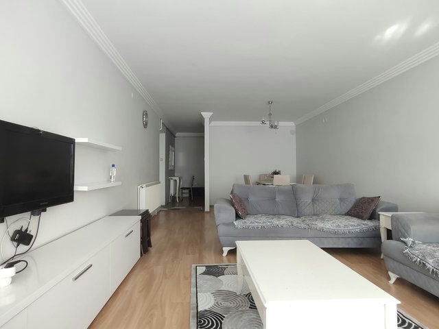 Bornova Merkez Ata Durağında Eşyalı Geniş Kiralık Daire