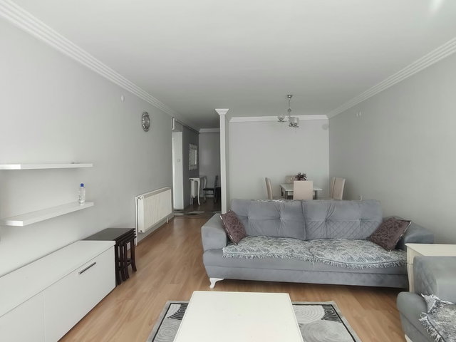 Bornova Merkez Ata Durağında Eşyalı Geniş Kiralık Daire