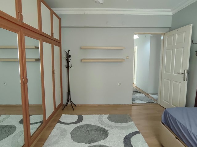 Bornova Merkez Ata Durağında Eşyalı Geniş Kiralık Daire
