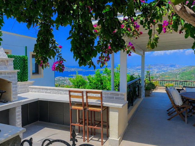 YALIKAVAK MARİNA MANZARALI MÜSTAKİL GİRİŞLİ DAİRE