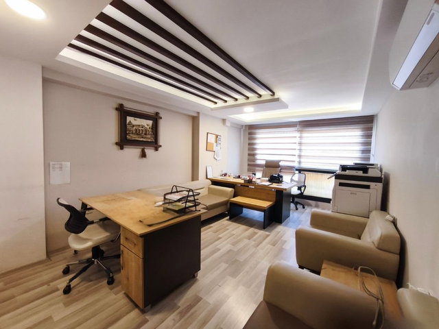 Kuşadası Merkezde, adliyeye yakın sokak cepheli 2+1 ofis / daire