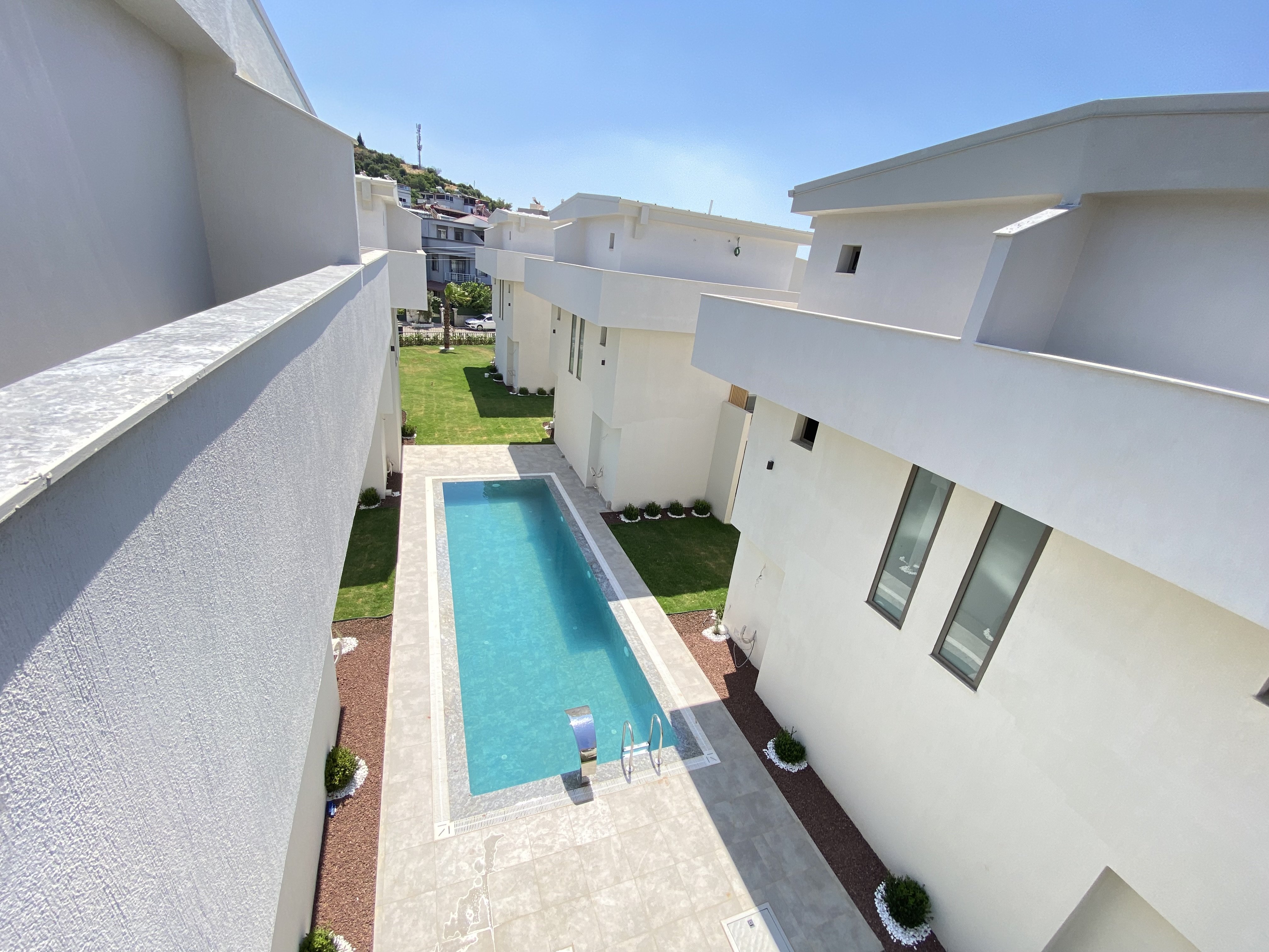 Seferihisar Mersin Alanı Denize 350 M, Havuzlu Ve Yerden Isıtmalı Lüks Köşe Villa