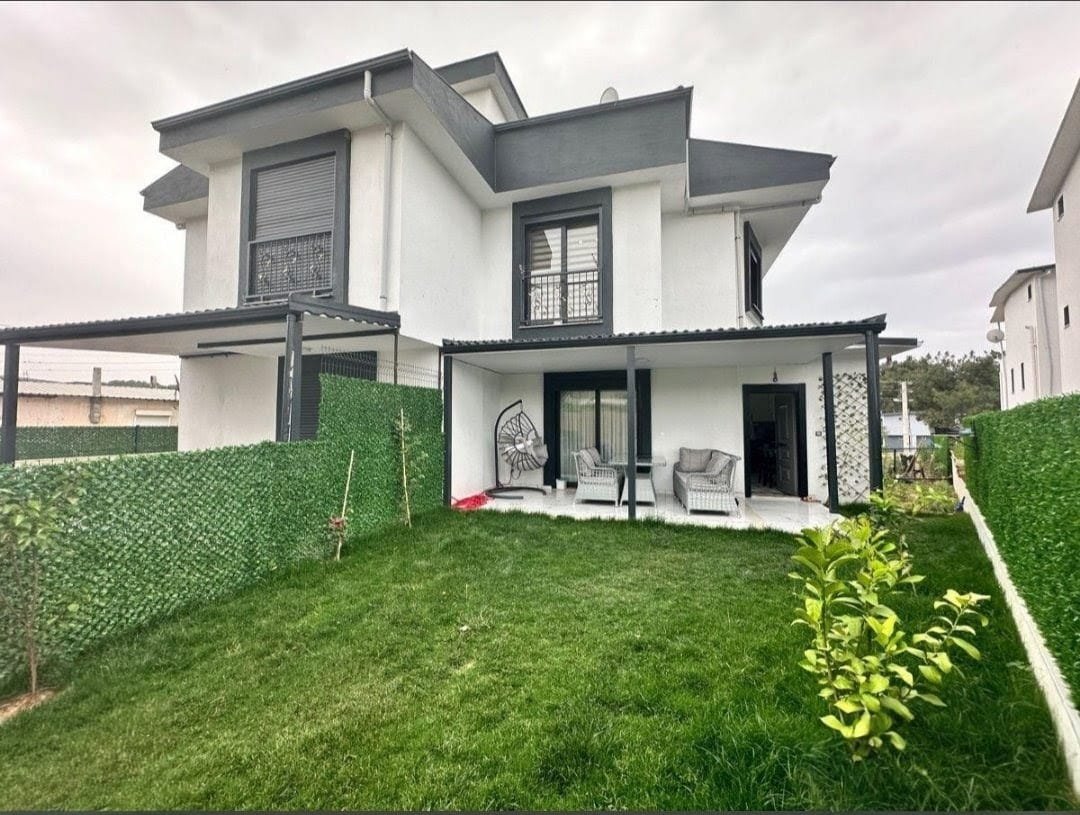 Seferihisar Payamlı'da Geniş Bahçeli Denize Yakın Satılık 2+1 Villa