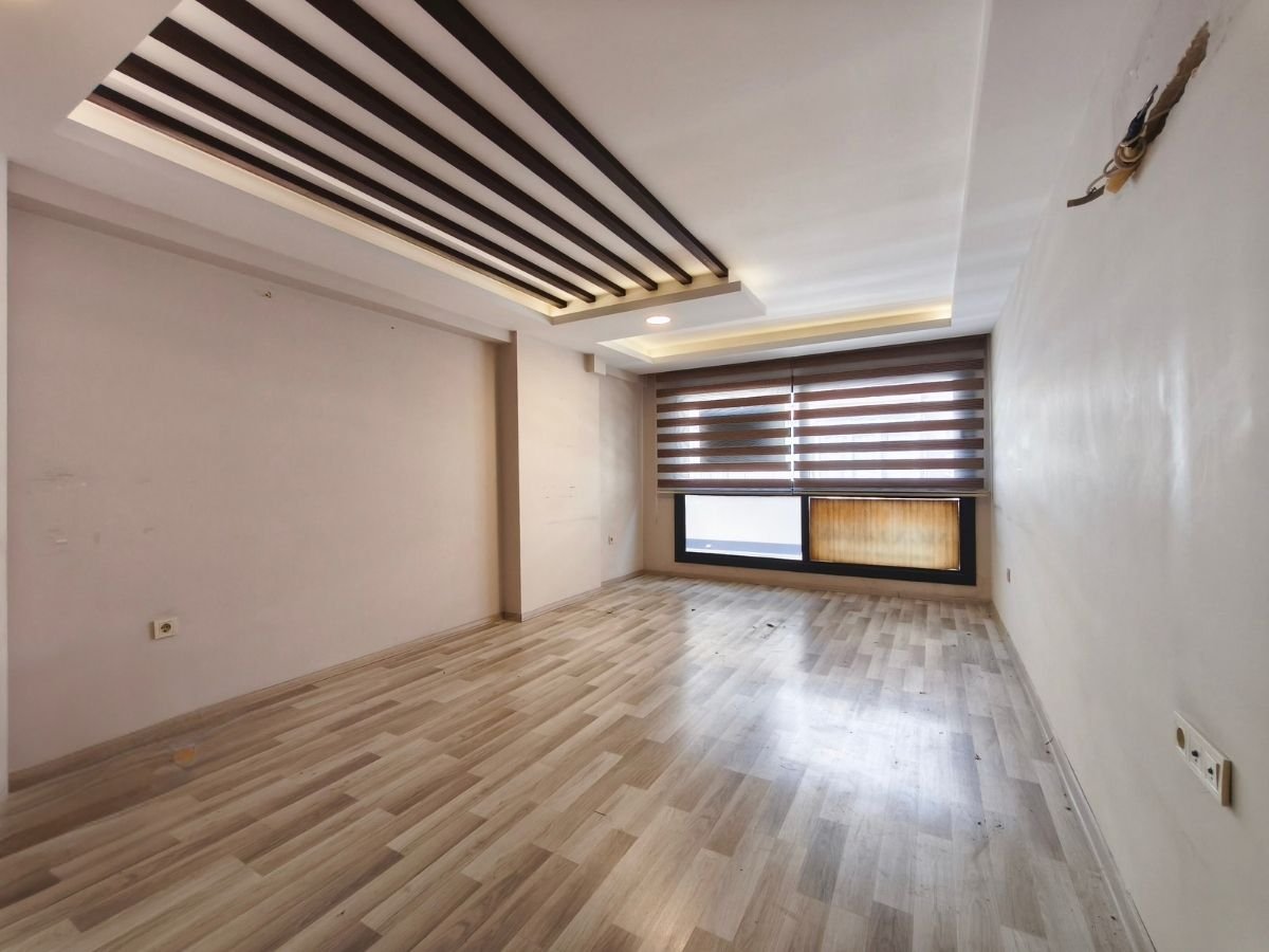 Kuşadası Merkezde, adliyeye yakın sokak cepheli 2+1 ofis / daire