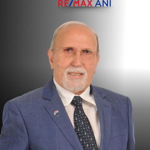 Şükrü Ayhan